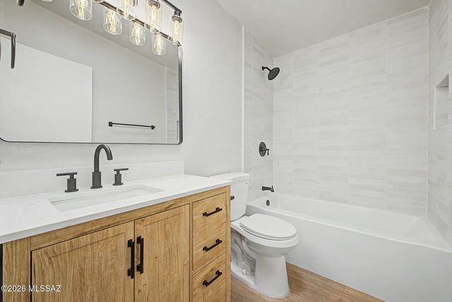 5842 E North Street, Tucson, AZ 85712