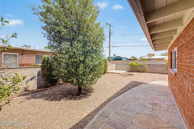 5842 E North Street, Tucson, AZ 85712