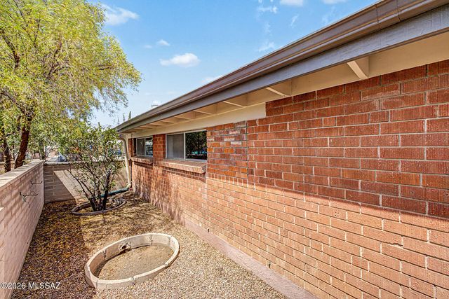 5842 E North Street, Tucson, AZ 85712