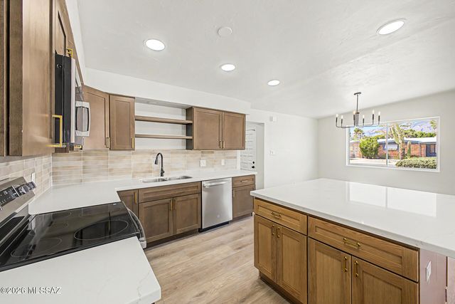 5842 E North Street, Tucson, AZ 85712