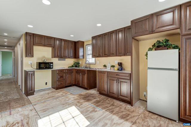 6685 JEFFERSON MILL RD, Scottsville, VA 24590