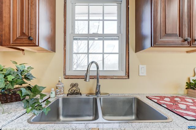 6685 JEFFERSON MILL RD, Scottsville, VA 24590