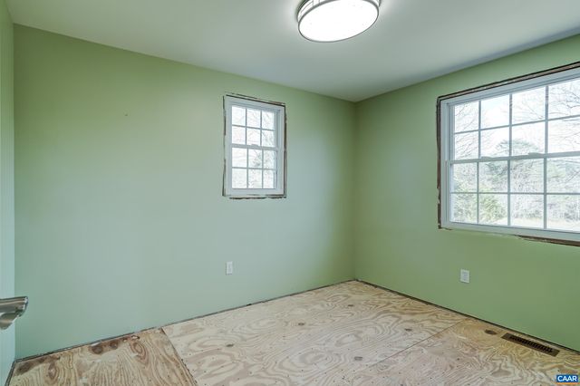 6685 JEFFERSON MILL RD, Scottsville, VA 24590