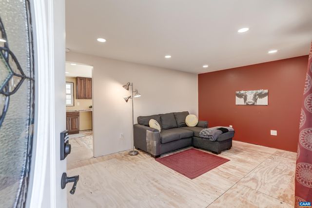 6685 JEFFERSON MILL RD, Scottsville, VA 24590