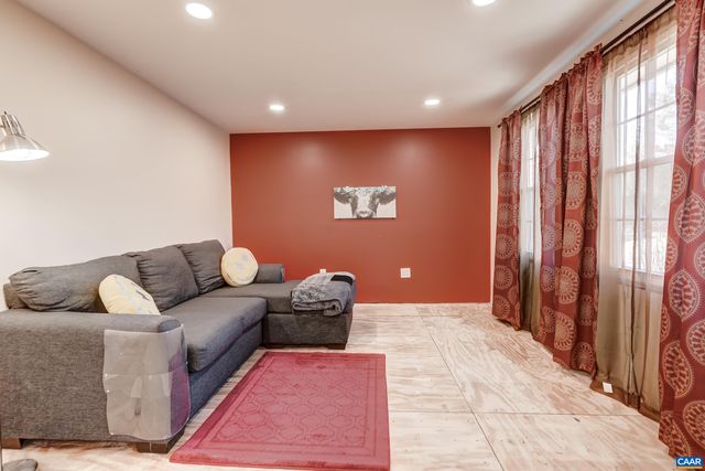 6685 JEFFERSON MILL RD, Scottsville, VA 24590