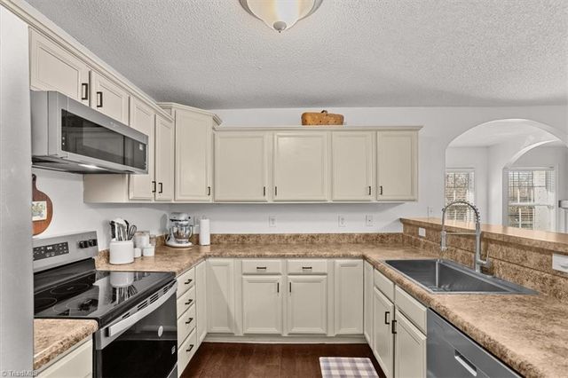 295 Calinda Drive, Thomasville, NC 27360