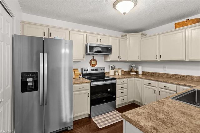 295 Calinda Drive, Thomasville, NC 27360