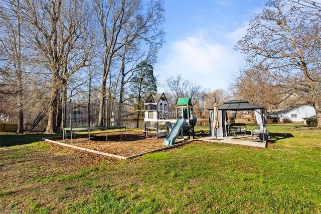 295 Calinda Drive, Thomasville, NC 27360