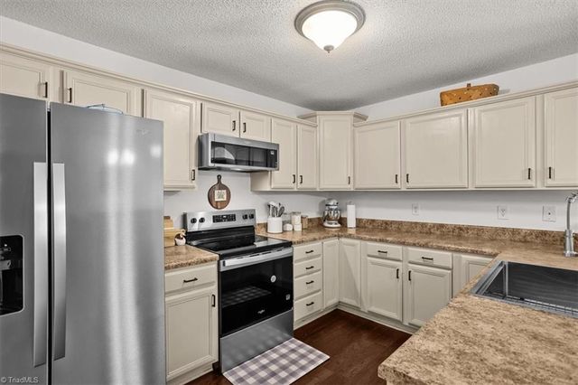 295 Calinda Drive, Thomasville, NC 27360