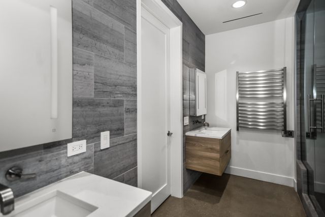 900 W Washington Boulevard 301, Chicago, IL 60607
