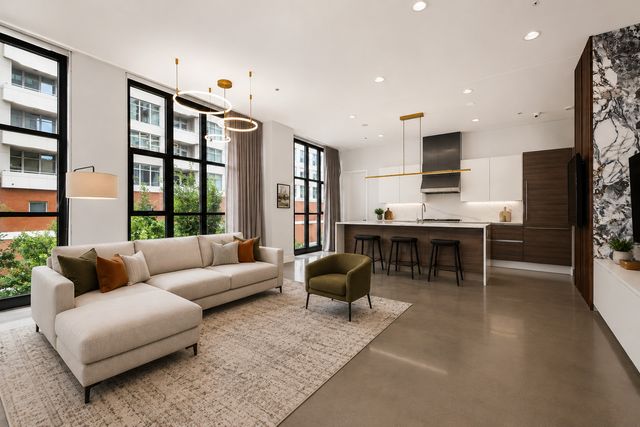 900 W Washington Boulevard 301, Chicago, IL 60607
