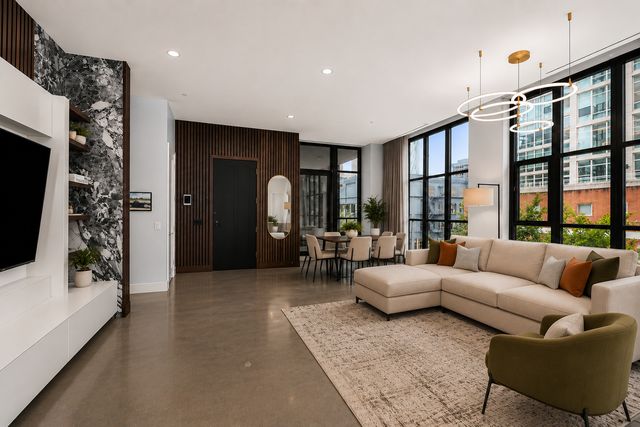 900 W Washington Boulevard 301, Chicago, IL 60607