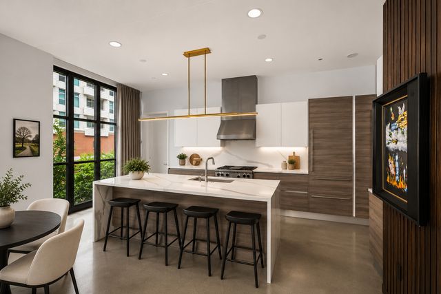 900 W Washington Boulevard 301, Chicago, IL 60607