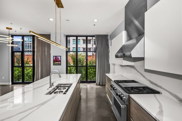 900 W Washington Boulevard 301, Chicago, IL 60607