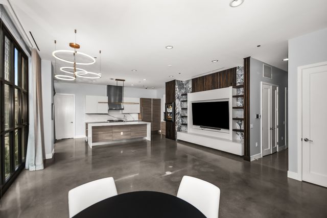 900 W Washington Boulevard 301, Chicago, IL 60607
