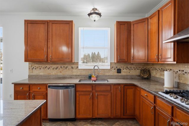 42575 Silverwood Drive, Sterling Heights, MI 48314