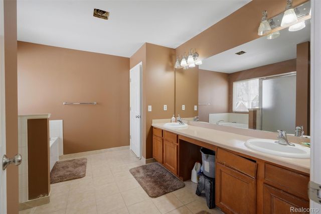 42575 Silverwood Drive, Sterling Heights, MI 48314