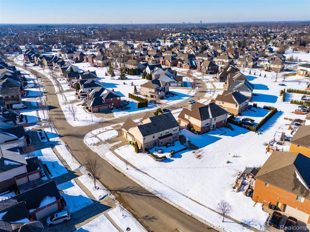 42575 Silverwood Drive, Sterling Heights, MI 48314