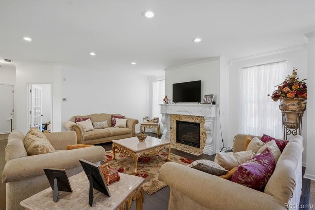 42575 Silverwood Drive, Sterling Heights, MI 48314