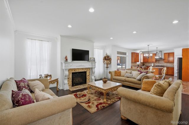 42575 Silverwood Drive, Sterling Heights, MI 48314