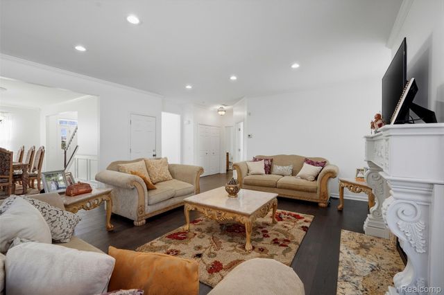 42575 Silverwood Drive, Sterling Heights, MI 48314