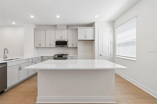 8105 SEAFLOWER PARKWAY, Bradenton, FL 34210