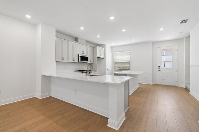 8105 SEAFLOWER PARKWAY, Bradenton, FL 34210