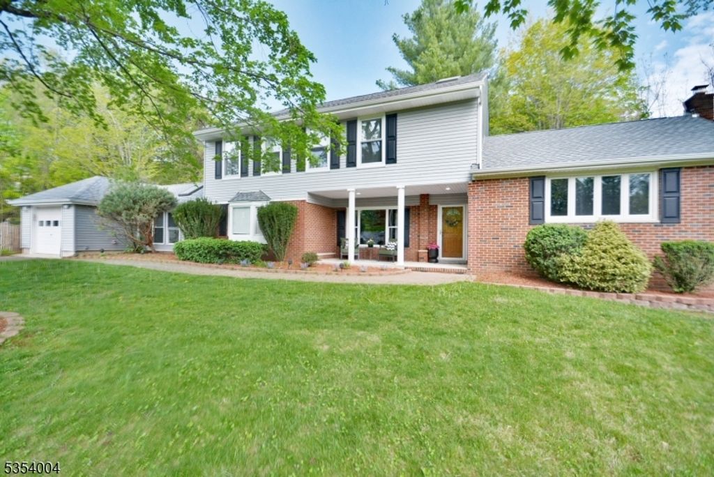 5 Thoresen Rd, Warren Twp., NJ 07059