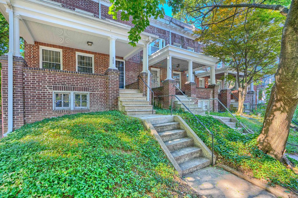 205 E 32ND, Baltimore, MD 21218