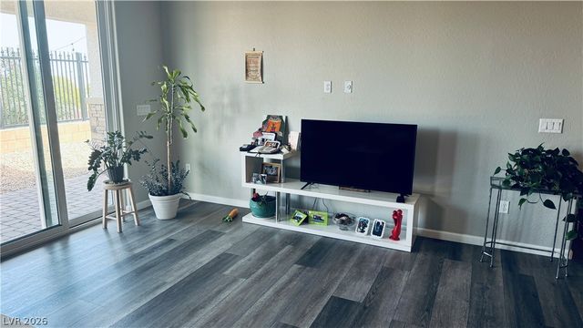 7406 Hadnot Street, Las Vegas, NV 89166