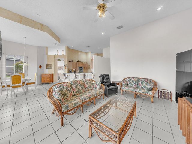 5111 NW 104th Avenue, Coral Springs, FL 33076