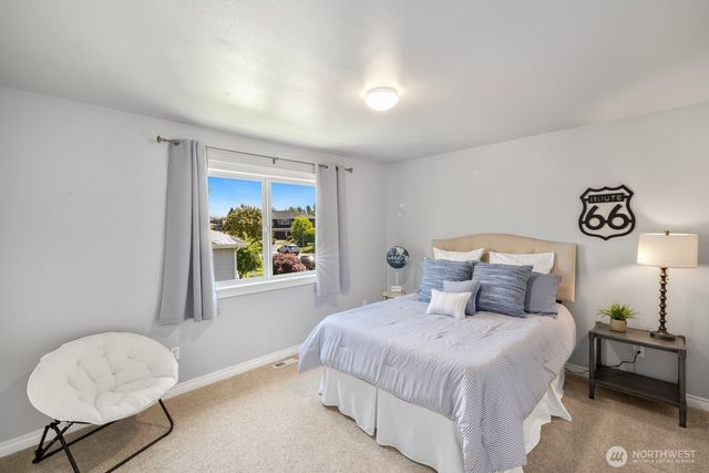 21715 31st St. E., Lake Tapps, WA 98391