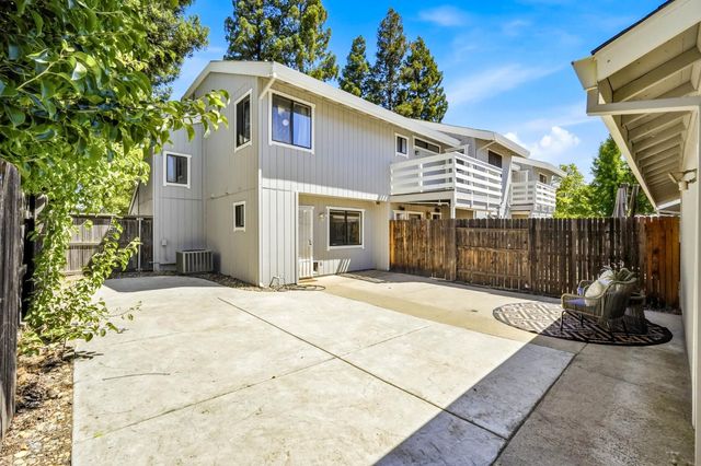 3608 Gold Creek Ln, Sacramento, CA 95827