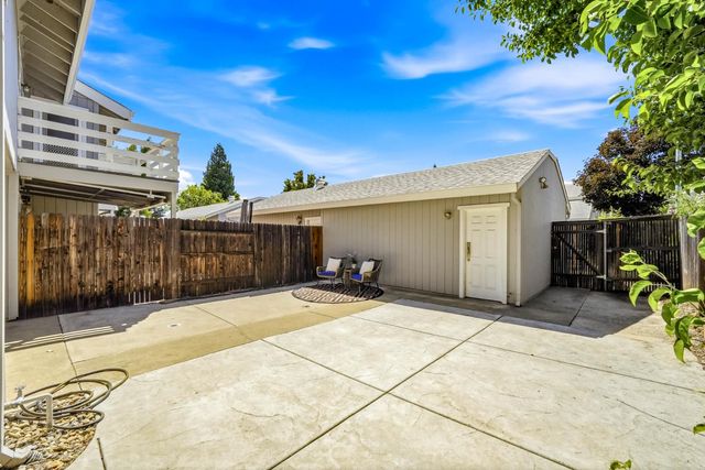 3608 Gold Creek Ln, Sacramento, CA 95827