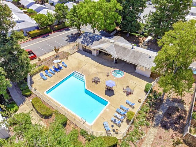 3608 Gold Creek Ln, Sacramento, CA 95827