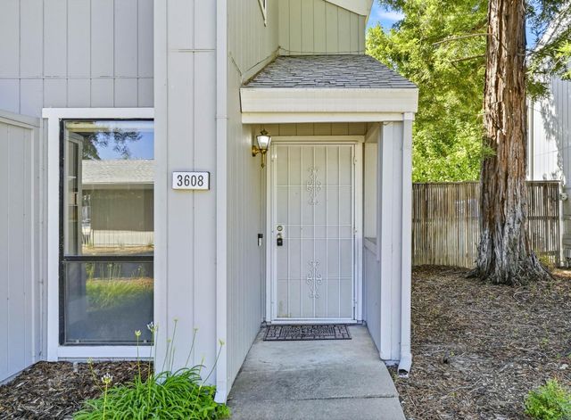 3608 Gold Creek Ln, Sacramento, CA 95827