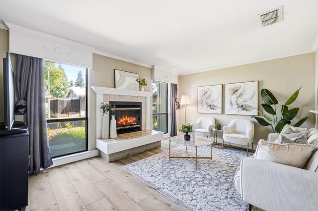 3608 Gold Creek Ln, Sacramento, CA 95827
