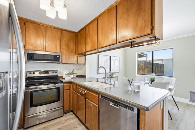 3608 Gold Creek Ln, Sacramento, CA 95827