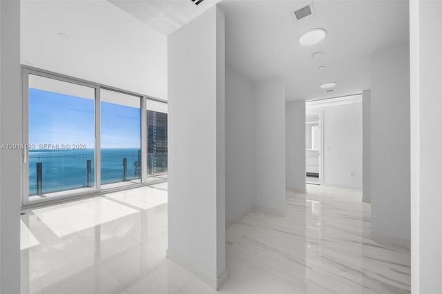 300 Biscayne Blvd Way 3801, Miami, FL 33131