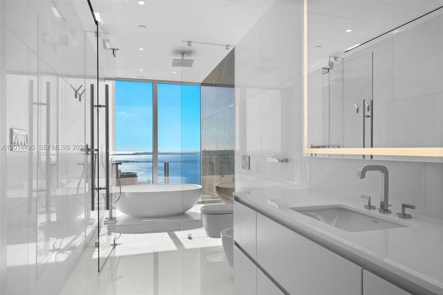 300 Biscayne Blvd Way 3801, Miami, FL 33131