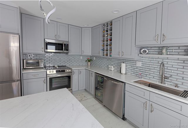 225 Kingston Drive, Ridge, NY 11961