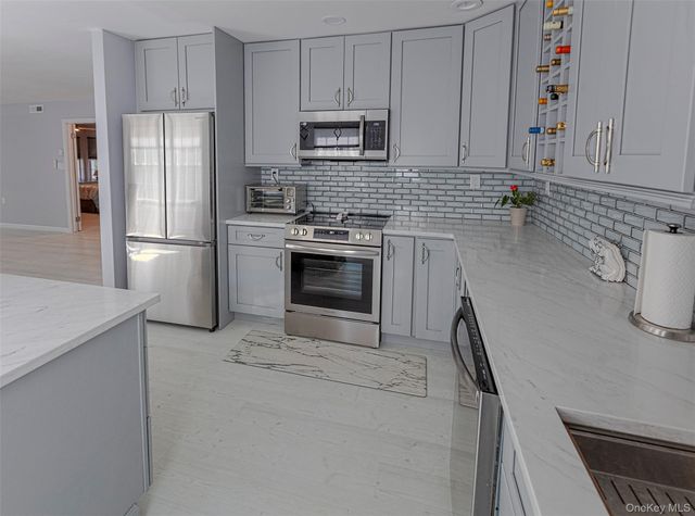 225 Kingston Drive, Ridge, NY 11961