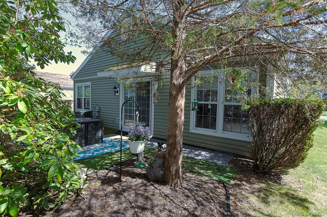 225 Kingston Drive, Ridge, NY 11961