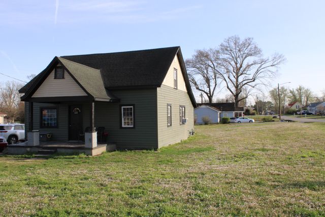 321 W Short St, Manchester, TN 37355