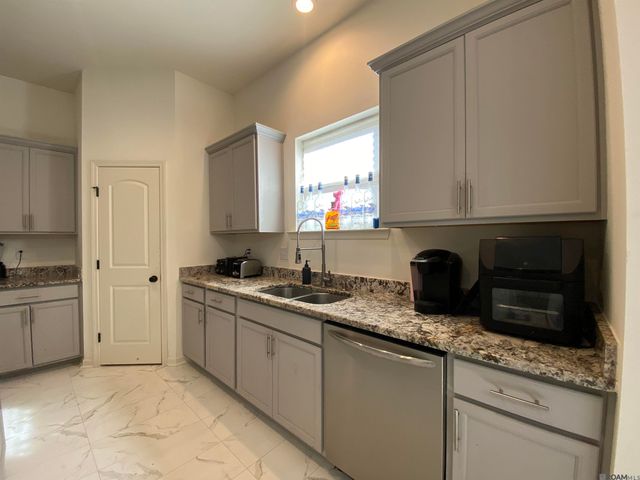 1330 Rustic Pine Dr, Baton Rouge, LA 70820