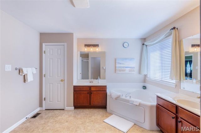2457 Dunheath Lane, Dardenne Prairie, MO 63368