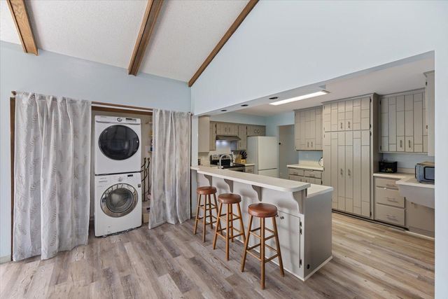 1989 N Park Drive, Saint Paul, MN 55119