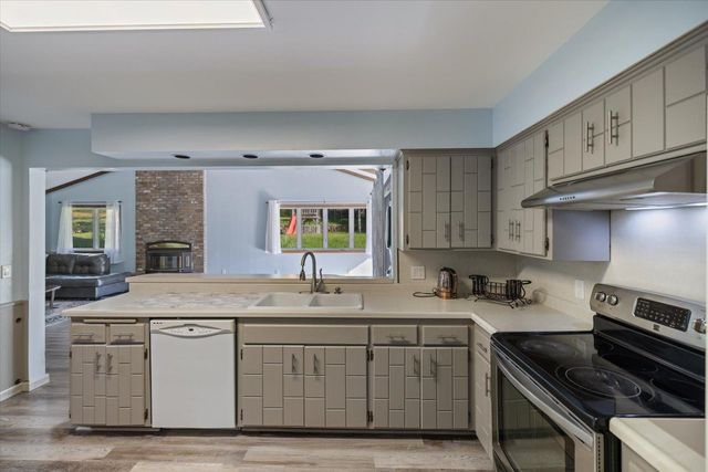 1989 N Park Drive, Saint Paul, MN 55119