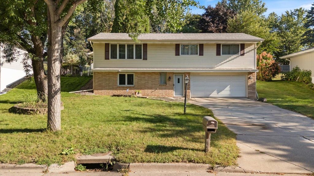 1989 N Park Drive, Saint Paul, MN 55119