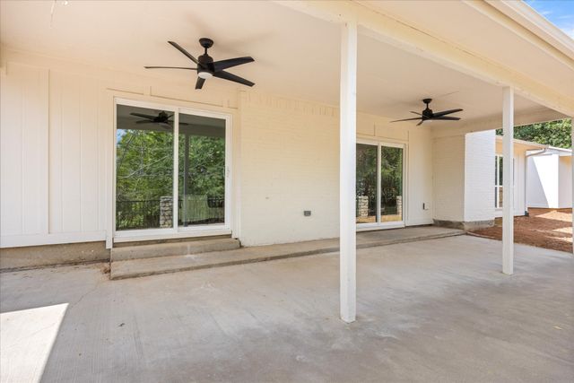 5105 Fairway Circle, De Cordova, TX 76049